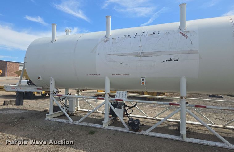 image for item DF8550 2006 Niece Equipment portable water tower