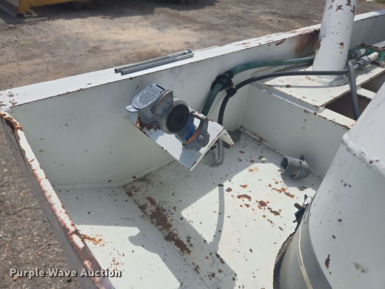 image for item DF8550 2006 Niece Equipment portable water tower