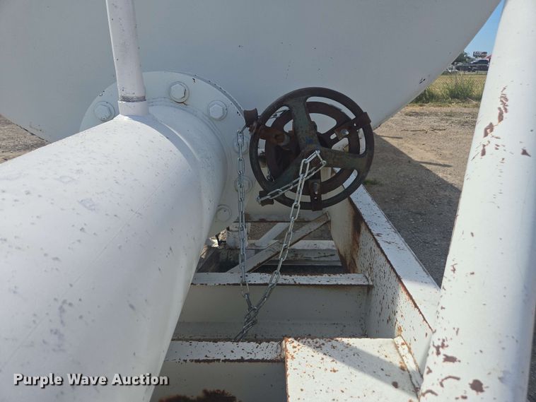 image for item DF8550 2006 Niece Equipment portable water tower