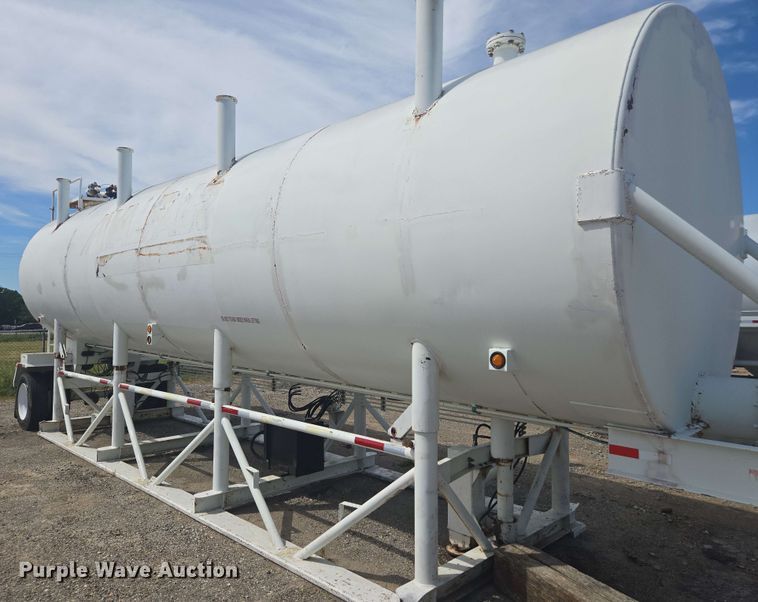 image for item DF8550 2006 Niece Equipment portable water tower