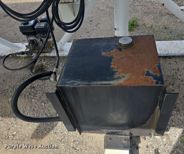 image for item DF8550 2006 Niece Equipment portable water tower