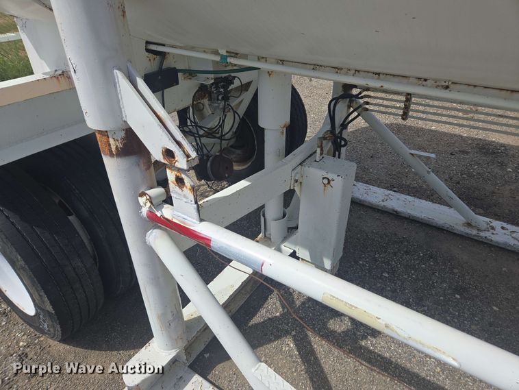 image for item DF8550 2006 Niece Equipment portable water tower