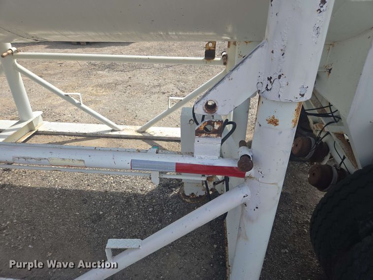 image for item DF8550 2006 Niece Equipment portable water tower