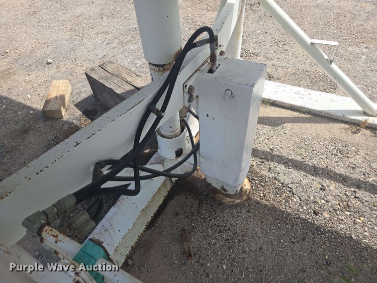 image for item DF8550 2006 Niece Equipment portable water tower