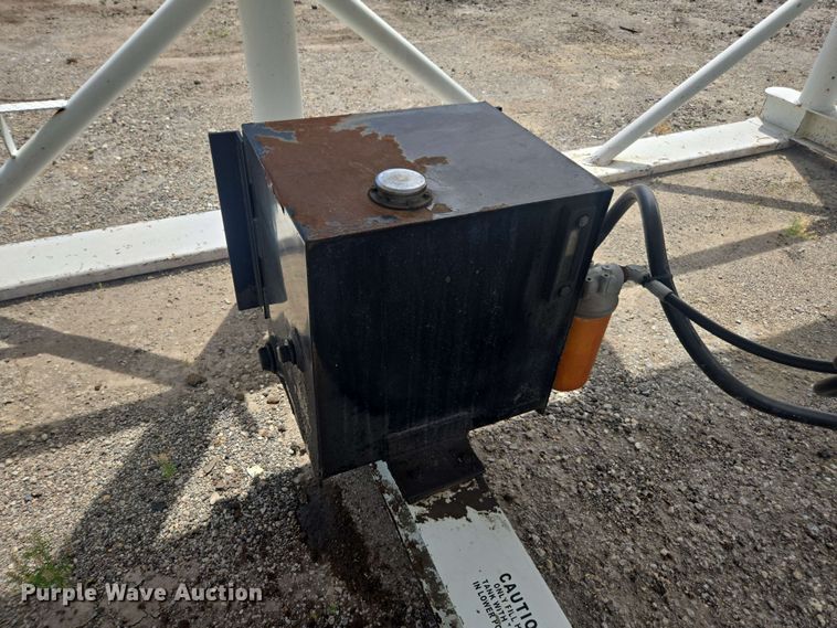 image for item DF8550 2006 Niece Equipment portable water tower