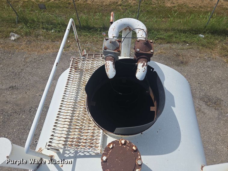 image for item DF8550 2006 Niece Equipment portable water tower