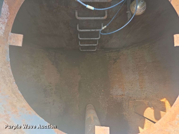 image for item DF8550 2006 Niece Equipment portable water tower