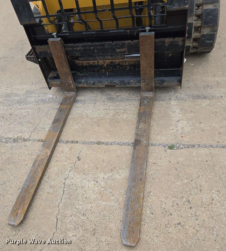 image for item DF8552 2023 Caterpillar 259D3 tracked skid steer loader