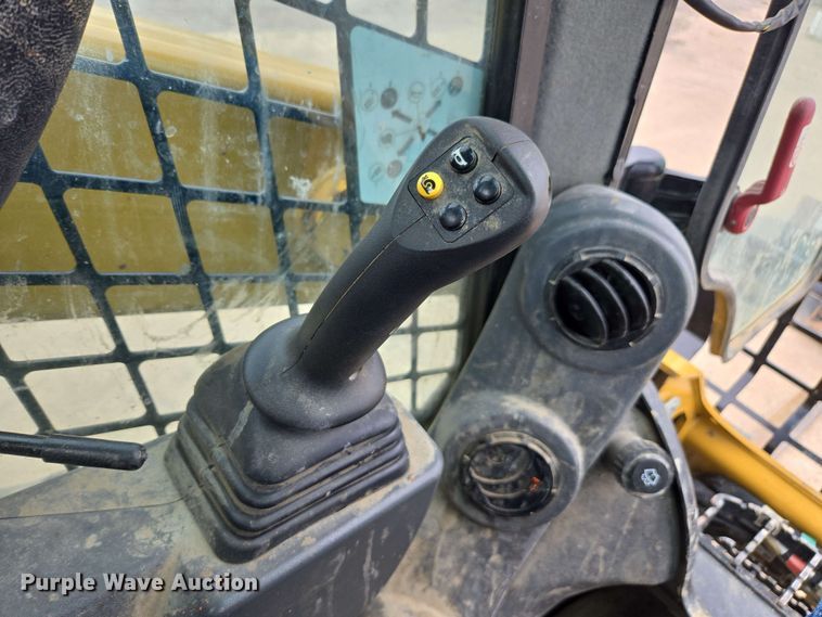 image for item DF8552 2023 Caterpillar 259D3 tracked skid steer loader