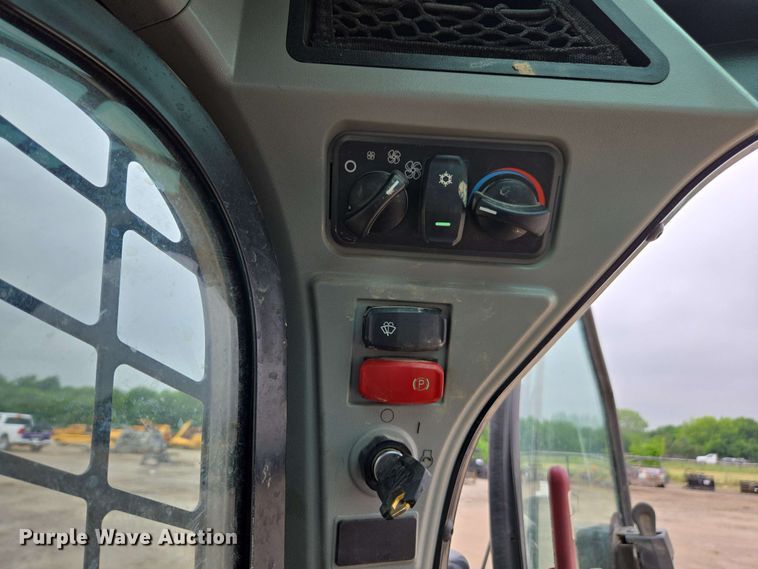 image for item DF8552 2023 Caterpillar 259D3 tracked skid steer loader