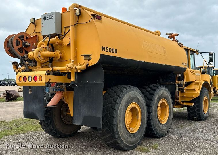 image for item DP6136 2007 Volvo A25D water wagon