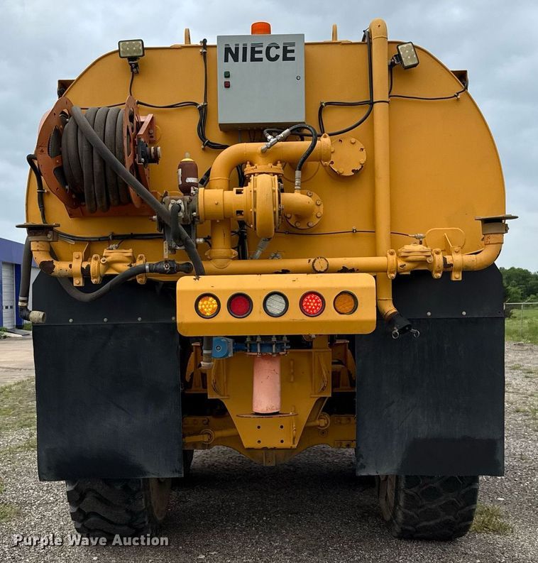 image for item DP6136 2007 Volvo A25D water wagon