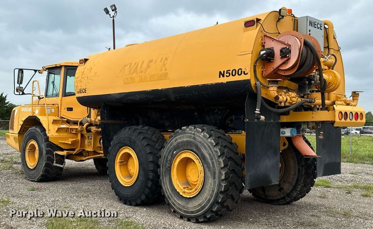 image for item DP6136 2007 Volvo A25D water wagon