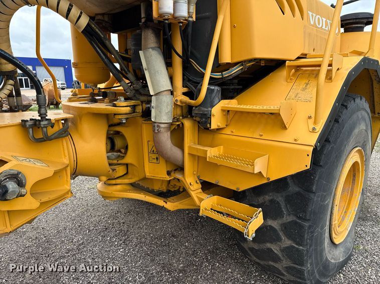 image for item DP6136 2007 Volvo A25D water wagon