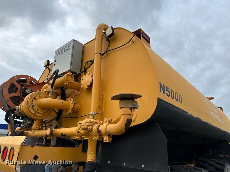 image for item DP6136 2007 Volvo A25D water wagon