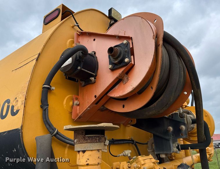 image for item DP6136 2007 Volvo A25D water wagon