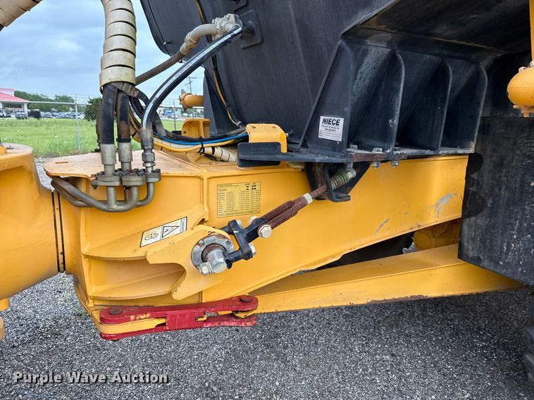 image for item DP6136 2007 Volvo A25D water wagon