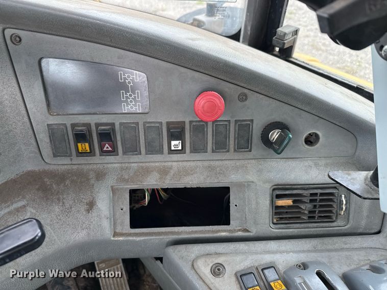 image for item DP6136 2007 Volvo A25D water wagon