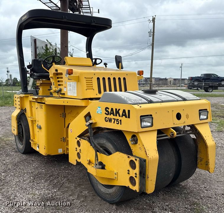 image for item DP6140 2017 Sakai GW751 pneumatic roller