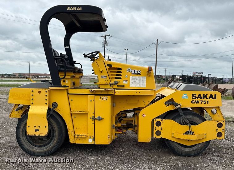 image for item DP6140 2017 Sakai GW751 pneumatic roller