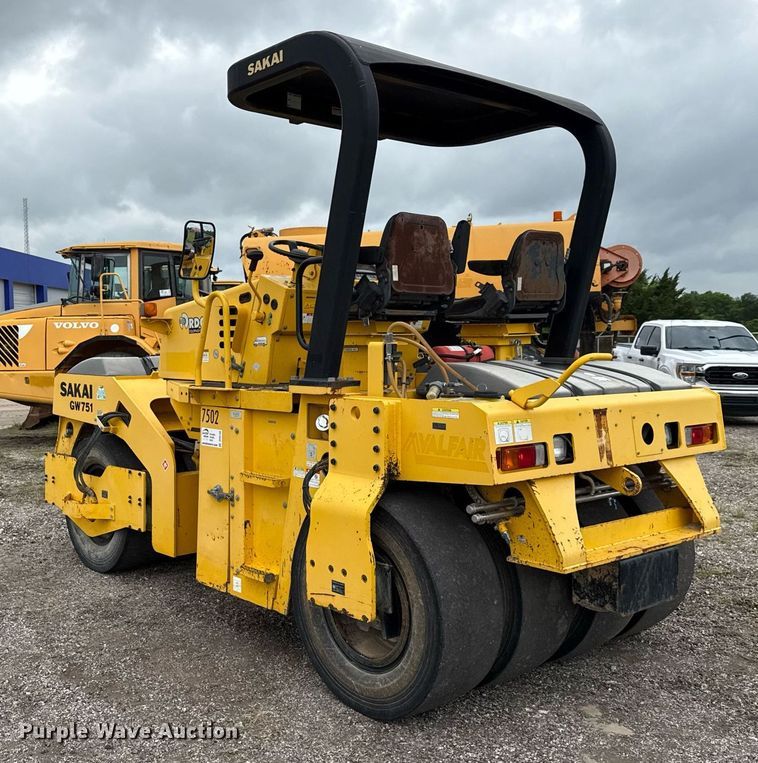 image for item DP6140 2017 Sakai GW751 pneumatic roller