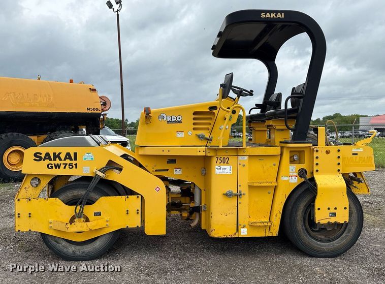 image for item DP6140 2017 Sakai GW751 pneumatic roller