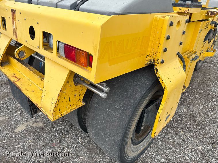 image for item DP6140 2017 Sakai GW751 pneumatic roller