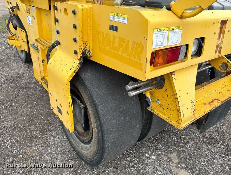 image for item DP6140 2017 Sakai GW751 pneumatic roller