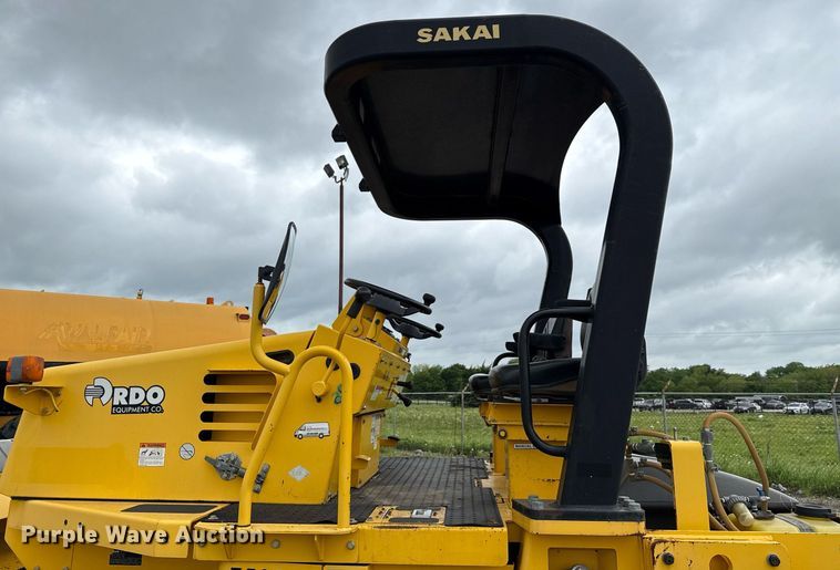 image for item DP6140 2017 Sakai GW751 pneumatic roller