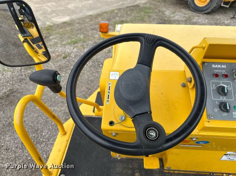 image for item DP6140 2017 Sakai GW751 pneumatic roller