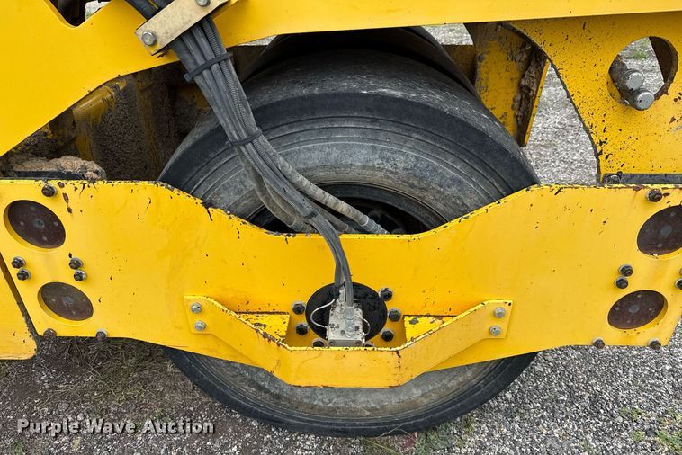 image for item DP6140 2017 Sakai GW751 pneumatic roller