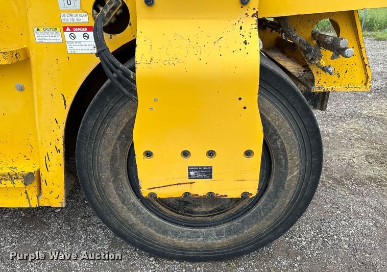 image for item DP6140 2017 Sakai GW751 pneumatic roller