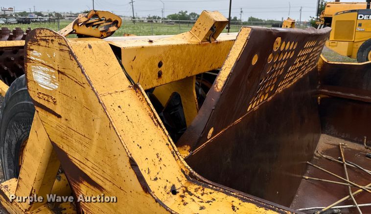 image for item DP6141 2006 John Deere  1810E scraper