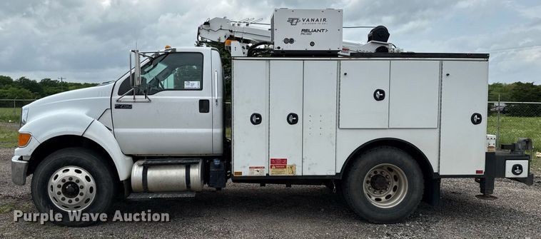 image for item DP6142 2015 Ford F750 Super Duty utility / service truck