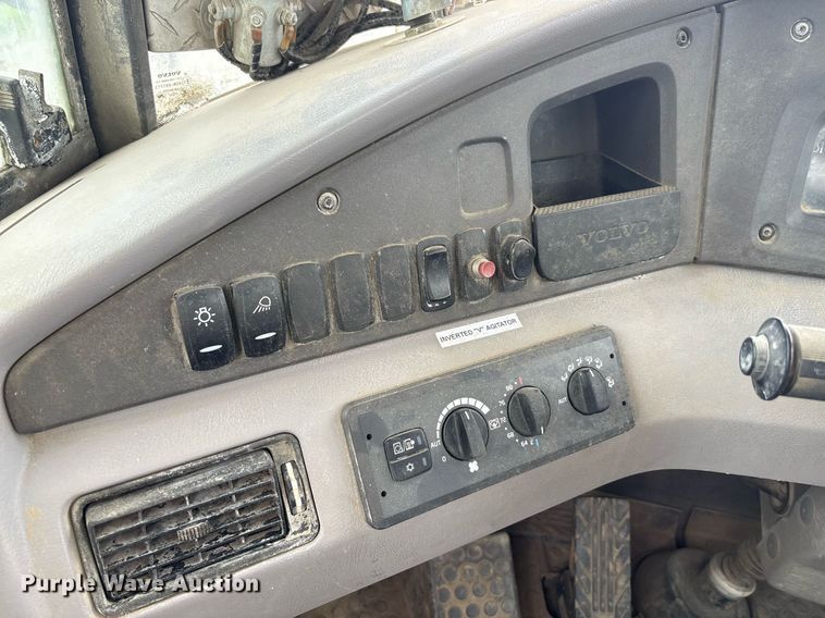 image for item DP6144 2012 Volvo A30F articulated cement spreader