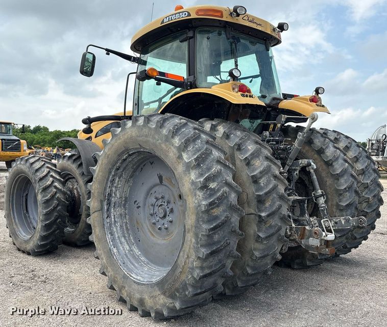 image for item DP6146 2014 Challenger MT685D MFWD tractor