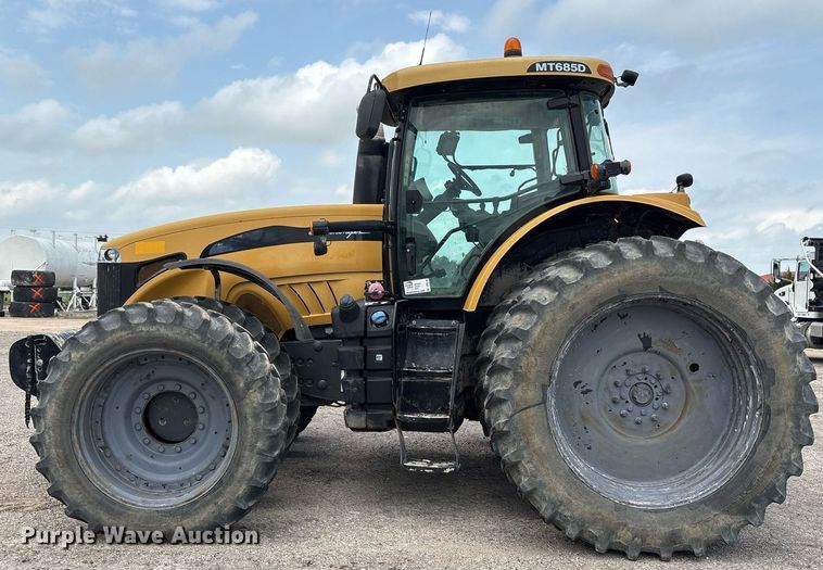 image for item DP6146 2014 Challenger MT685D MFWD tractor