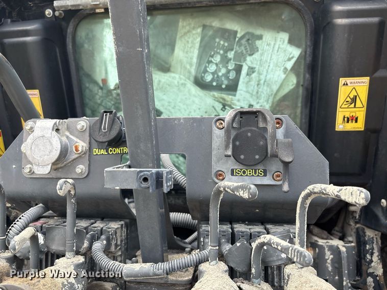 image for item DP6146 2014 Challenger MT685D MFWD tractor