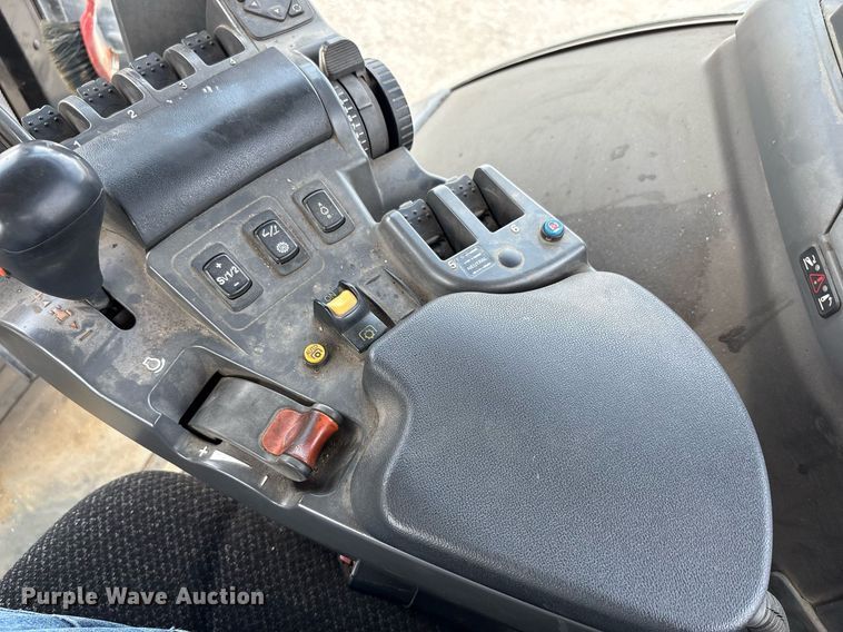 image for item DP6146 2014 Challenger MT685D MFWD tractor