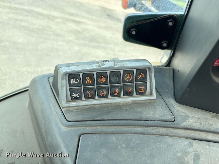 image for item DP6146 2014 Challenger MT685D MFWD tractor