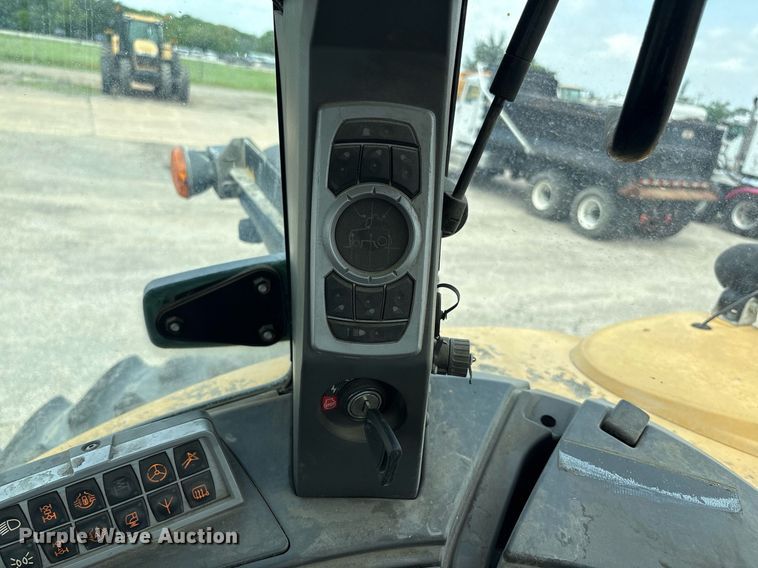 image for item DP6146 2014 Challenger MT685D MFWD tractor