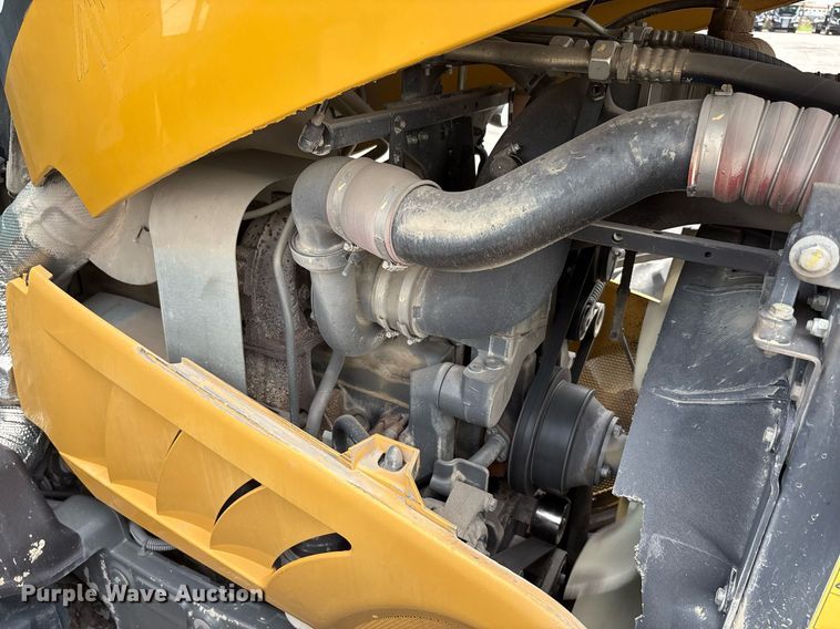 image for item DP6146 2014 Challenger MT685D MFWD tractor