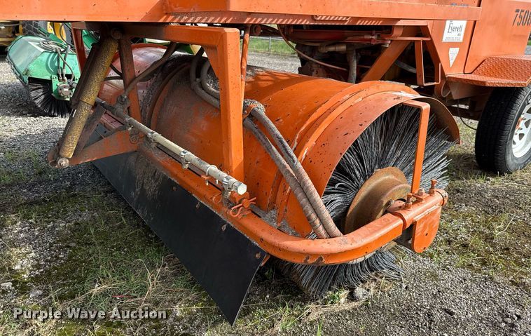 image for item DP6147 2016 Broce CRT350 broom