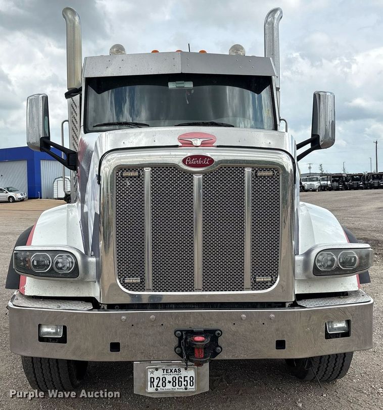 image for item DP6152 2016 Peterbilt 567 semi truck