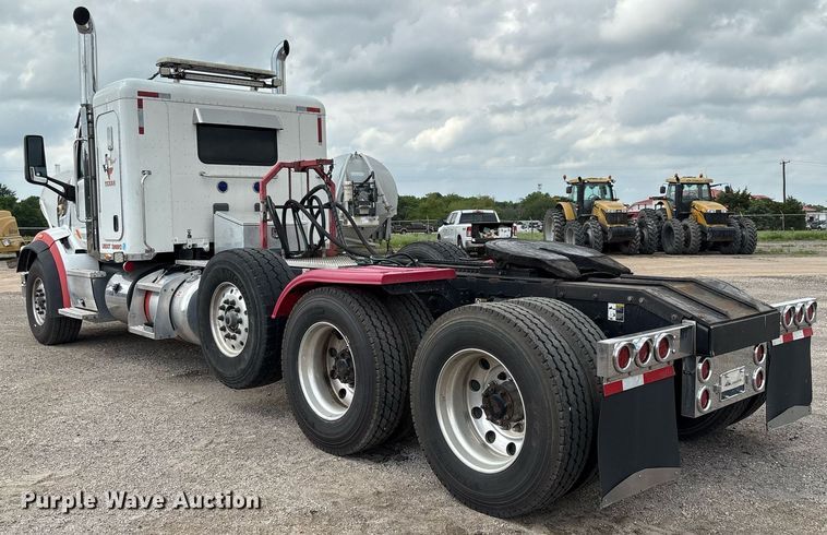 image for item DP6152 2016 Peterbilt 567 semi truck