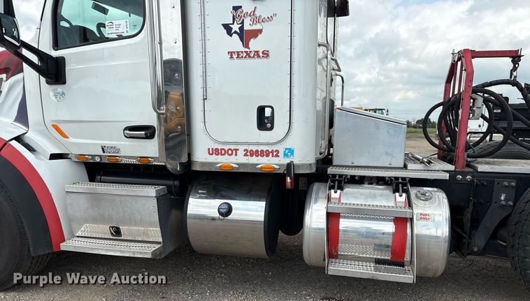 image for item DP6152 2016 Peterbilt 567 semi truck