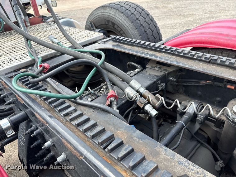 image for item DP6152 2016 Peterbilt 567 semi truck