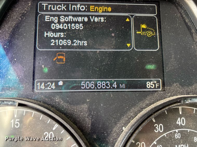 image for item DP6152 2016 Peterbilt 567 semi truck