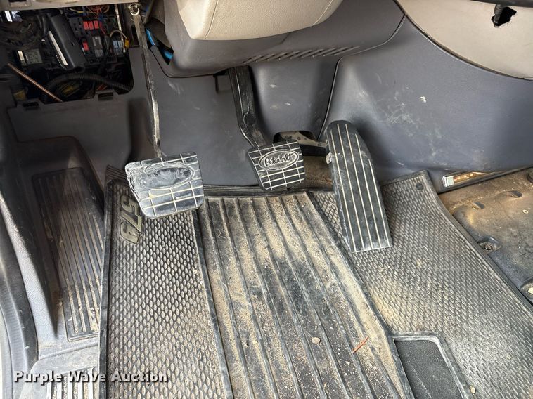 image for item DP6152 2016 Peterbilt 567 semi truck