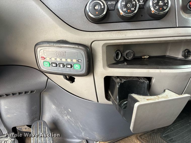 image for item DP6152 2016 Peterbilt 567 semi truck